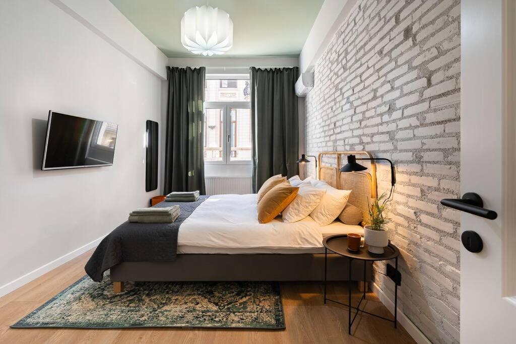 Old City Apartment - Self Check-In Bukarest Exteriör bild